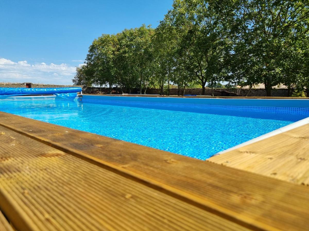 Le Verger Des Noyer Relaxing Getaway With Private Pool Mairé-l'Eveseault Exterior photo